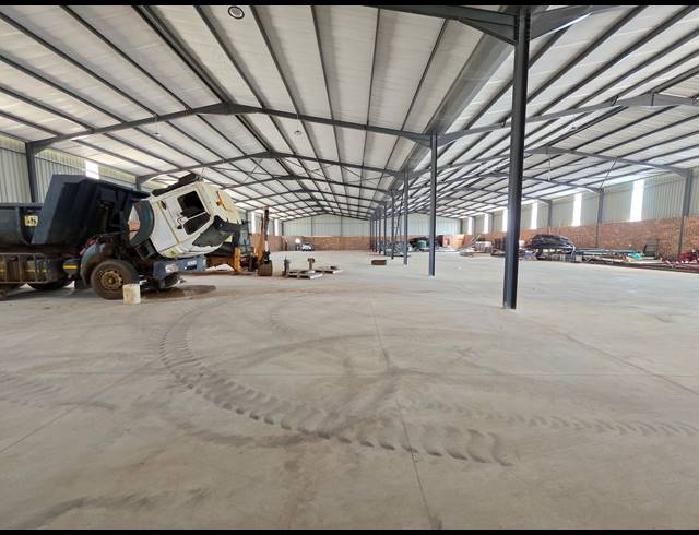 1,632M² WAREHOUSE TO LET IN AEROTON